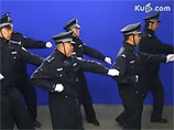 После "отжига" дальневосточных таможенников нашлось ВИДЕО соседей - китайских полицейских 