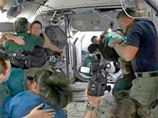 Как сообщили в NASA, после краткой церемонии приветствия объединенный экипаж из 12 человек приступит к работе Как сообщили в NASA, после краткой церемонии приветствия объединенный экипаж из 12 человек приступит к работе