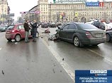 Такую версию считает весьма вероятной редакция газеты "Авторевю", которая провела около 50 краш-тестов с самыми разнообразными автомобилями и в самых разных условиях Такую версию считает весьма вероятной редакция газеты "Авторевю", которая провела около 50 краш-тестов с самыми разнообразными автомобилями и в самых разных условиях