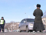 Амурские священники подарили водителям буклеты с правилами дорожного движения и православными молитвами