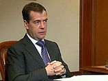 Медведев ообщил, что подписал семь указов, обеспечивающих исполнение закона, и распорядился до 1 июня завершить аттестацию новых полицейских