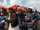 Ливийские повстанцы нашли тела жертв Каддафи: убивали военных, не желавших стрелять по людям Ливийские повстанцы нашли тела жертв Каддафи: убивали военных, не желавших стрелять по людям