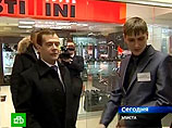 После беседы с людьми, проходящими обучение основам предпринимательства, президент посетил городской торговый центр После беседы с людьми, проходящими обучение основам предпринимательства, президент посетил городской торговый центр