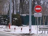 У резиденции Януковича появился билборд "Сладенький, я тебя абажаю" У резиденции Януковича появился билборд "Сладенький, я тебя абажаю"