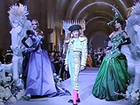 Британские букмекеры начали принимать ставки на дизайнеров, которые могут сменить на посту арт-директора Dior Джона Гальяно, уволенного во вторник за "гнусное поведение" и антисемитские высказывания