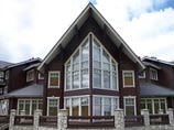 На объект в Лунной Поляне репортеры отправились летом 2008 года в сопровождении руководителя Экологической вахты по Северному Кавказу Андрея Рудомахи На объект в Лунной Поляне репортеры отправились летом 2008 года в сопровождении руководителя Экологической вахты по Северному Кавказу Андрея Рудомахи