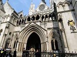 Представители Высокого суда Лондона заявили в четверг, что получили соответствующие бумаги, но день проведения слушаний по апелляции еще не назначен