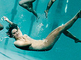 Британские пловчихи устроили откровенную фотосессию в бассейне (ФОТО)
