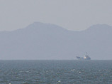 Лодку, на которой находился 31 человек, в том числе 20 женщин, в условиях густого тумана прибило к острову Енпхендо в Желтом море 5 февраля