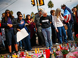 8 января вооруженный автоматическим пистолетом Лофнер устроил стрельбу в торговом центре в городе Тусон (штат Аризона), убив шестерых человек, в том числе девятилетнюю девочку и федерального судью, и ранив 13, включая Гиффордс и двух ее помощников