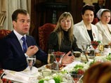 Дмитрий Медведев на встрече с многодетными матерями, 7 марта 2011 года