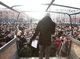 Митинг в подмосковном городе: из кранов в домах двадцать лет льется не вода, а странная коричневая жидкость Митинг в подмосковном городе: из кранов в домах двадцать лет льется не вода, а странная коричневая жидкость