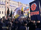 Правозащитники предупреждают, что пока еще легальные националисты из ДПНИ или "Славянской силы" теряют авторитет