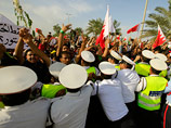 Полиция Бахрейна применила слезоточивый газ и дубинки, чтобы предотвратить побоище у стен королевского дворца в привилегированном квартале Ар-Рафаа в Манаме