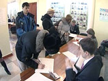 КПРФ сообщает о вбросах бюллетеней на выборах в Саратове. А "ЕР" обвиняет коммунистов в подкупе избирателей на Камчатке