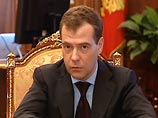 Медведев поручил до конца года признать стандарты МСФО