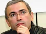 После очевидного проигрыша в "войне писем", власть бросила против заключенного экс-главы ЮКОСа Михаила Ходорковского, который по приговору суда не выйдет из тюрьмы до 2017 года, скандально известного телеведущего Андрея Караулова