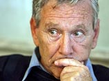 Знаменитый израильский писатель подарил свою книгу заключенному лидеру палестинских террористов Знаменитый израильский писатель подарил свою книгу заключенному лидеру палестинских террористов