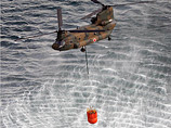 По указанию властей, было выполнено не менее четырех сбросов, причем каждый раз из емкости на тросу вертолета сбрасывалось 7,5 тонн воды
