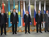 Министра финансов Кудрина поймали за sms-перепиской на выступлении Путина: "Что делать с ужином?" Министра финансов Кудрина поймали за sms-перепиской на выступлении Путина: "Что делать с ужином?"