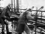 Лев Фальковский вместе с другими ликвидаторами сооружал защитную оболочку вокруг радиационного энергоблока АЭС, где произошел взрыв, и производил дезактивацию обширной территории вокруг станции Лев Фальковский вместе с другими ликвидаторами сооружал защитную оболочку вокруг радиационного энергоблока АЭС, где произошел взрыв, и производил дезактивацию обширной территории вокруг станции