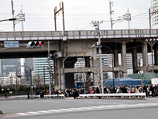 Японское представительство Красного Креста ранее заявило, что Токио в плане радиационного фона совершенно безопасен, и призвало иностранцев не поддаваться панике и оставаться в столице