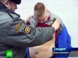 Около 4:00 мск субботы беглеца осмотрели в Александровской больнице, а затем поместили в "Кресты", где, как подчеркнул собеседник агентства, "он прекрасно ориентируется" и где ему была подготовлена "хорошая одиночная камера" Около 4:00 мск субботы беглеца осмотрели в Александровской больнице, а затем поместили в "Кресты", где, как подчеркнул собеседник агентства, "он прекрасно ориентируется" и где ему была подготовлена "хорошая одиночная камера"
