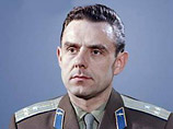 В книге сообщается, что последние слова Комарова в "Союзе", а также его переговоры с Землей "подслушал" некий аналитик Национальной безопасности США В книге сообщается, что последние слова Комарова в "Союзе", а также его переговоры с Землей "подслушал" некий аналитик Национальной безопасности США