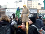 Активисты на ходулях попробовали отметить запрещенный в Москве День святого Патрика и попали в полицию Активисты на ходулях попробовали отметить запрещенный в Москве День святого Патрика и попали в полицию