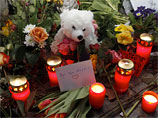В Берлинском зоопарке сотни человек пришли почтить память белого медвежонка Кнута