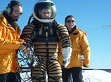 NASA  в Антарктиде испытала "костюм телепузика" для подготовки к полету на Марс (ФОТО)