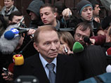 Выйдя оттуда, Кучма сообщил журналистам, что ему предъявили официальное обвинение, но в чем именно его обвиняют, бывший президент не уточнил