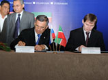 Рустам Минниханов (слева) подписал с компаниями Amanah Raya Berhad и Kuwait Finance House (Malaysia) протокол о намерениях по выпуску суверенных облигаций сукук для Татарстана