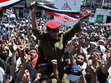 В Йемене в пятницу также проходят массовые акции протеста. Десятки тысяч человек устроили шествие в столице страны Сане