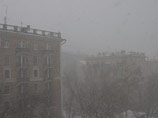 По районам Москвы "гуляет" снежная буря в сопровождении нулевой видимости