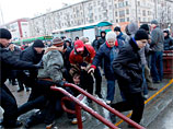 В Минске активисты оппозиции пытаются провести несанкционированные властями акции, приуроченные к 93-й годовщине Белорусской Народной Республики (БНР)