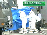 Токийская энергокомпания - оператор АЭС ранее сегодня эвакуировала рабочих из зоны 2-го реактора, где отмечена очень высокая радиация, чтобы избежать опасного для здоровья людей облучения