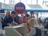 Пьяный "генерал ФСБ" устроил дебош в самолете Сочи-Москва, сломав попутчику нос Пьяный "генерал ФСБ" устроил дебош в самолете Сочи-Москва, сломав попутчику нос