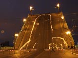 Акцию "Войны" "Х** в плену у ФСБ" показывают на выставке номинантов "Инновации" Акцию "Войны" "Х** в плену у ФСБ" показывают на выставке номинантов "Инновации"