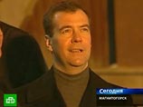 Посетив Магнитку, полюбовавшись там на потоки металла с искрами и клубами черного дыма, и сняв их на камеру, президент решил дать бой "путинскому подходу" к модернизации. Инвестиций нет, коррупция держит экономику за горло, объявил он Посетив Магнитку, полюбовавшись там на потоки металла с искрами и клубами черного дыма, и сняв их на камеру, президент решил дать бой "путинскому подходу" к модернизации. Инвестиций нет, коррупция держит экономику за горло, объявил он