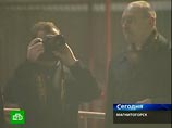 В кислородно-конверторном цеху, где выплавляется большая часть стали ММК в присутствии Медведева в гигантскую емкость конвертора ковш залил 370 тонн расплавленного чугуна, и президент сумел снять поток металла с искрами и клубами черного дыма В кислородно-конверторном цеху, где выплавляется большая часть стали ММК в присутствии Медведева в гигантскую емкость конвертора ковш залил 370 тонн расплавленного чугуна, и президент сумел снять поток металла с искрами и клубами черного дыма