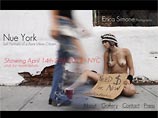 25-летняя фотохудожница выставила свои обнаженные фото на улицах Нью-Йорка
