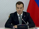 "Десять тезисов Дмитрия Медведева" об инвестиционном климате могут стать настоящей революцией в госсекторе экономики, комментирует "Коммерсант" выступление президента в Магнитогорске, прошедшее под девизом "коррупция держит экономику за горло"