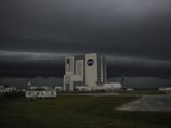 Шаттл Endeavour повредило во время шторма в штате Флорида Шаттл Endeavour повредило во время шторма в штате Флорида