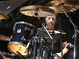 Суд в Новой Зеландии согласился отменить приговор, вынесенный барабанщику рок-группы AC/DC Филу Радду, признанному виновным в хранении марихуаны