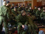 В Брянске молодым людям начали вручать повестку в армию вместе с паспортом