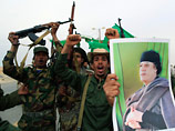 Солдаты ливийской армии и вооруженные ополченцы верные режиму Каддафи
