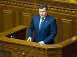 "С этой трибуны я хочу обратиться к каждому украинцу: хватит жаловаться и унижаться", - подчеркнул Янукович. По его словам, Украина сильное и амбициозное государство. "Наступило время проявить характер, доказать и себе и миру, что Украина - это страна-лид