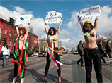 Активистки украинского движения Femen провели фотосессию в поддержку Живого Журнала