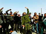 Тысячи мятежников бегут из Адждабии, открывая силам Каддафи "ворота" на Бенгази